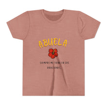 Load image into Gallery viewer, Youth Tee "Abuela siempre me tiene en sus oraciones"
