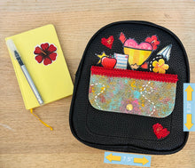 Load image into Gallery viewer, Bultito de Misi (Negro) "Lápiz corazón"