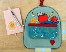 Load image into Gallery viewer, Bultito de Misi (Turquesa) "Manzana y regla"