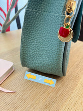 Load image into Gallery viewer, Bultito de Misi (Turquesa) "Manzana y regla"