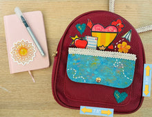 Load image into Gallery viewer, Bultito de Misi (Rojo) "Lápiz corazón"