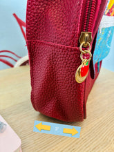 Load image into Gallery viewer, Bultito de Misi (Rojo) "Lápiz corazón"