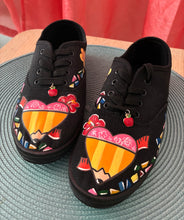Load image into Gallery viewer, Tenis negras embelequeras.
