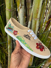 Load image into Gallery viewer, Tenis cremas con brillo de PR