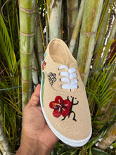 Load image into Gallery viewer, Tenis cremas con brillo de PR