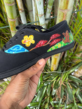 Load image into Gallery viewer, Tenis negras flamboyán PR