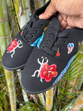 Load image into Gallery viewer, Tenis negras flamboyán PR