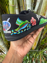 Load image into Gallery viewer, Tenis negras flamboyán PR