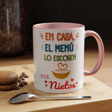 Load image into Gallery viewer, Tacita de café "En Casa, El Menú Lo Escogen Los Nietos". 11oz
