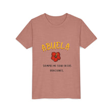 Load image into Gallery viewer, Youth Tee "Abuela siempre me tiene en sus oraciones"
