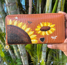 Load image into Gallery viewer, Wallet marrón Girasol
