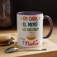 Load image into Gallery viewer, Tacita de café "En Casa, El Menú Lo Escogen Los Nietos". 11oz
