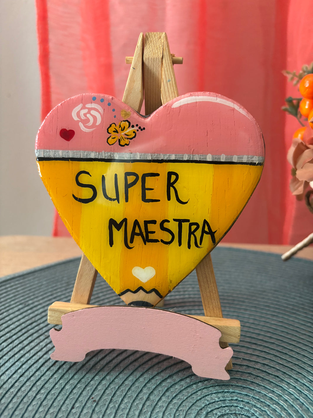 Placa en madera “Súper Maestra”.
