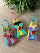 Load image into Gallery viewer, Reinas Magas Boricuas (Ornamentos)

