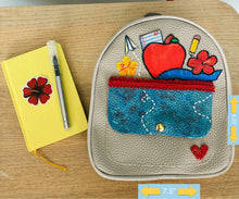 Load image into Gallery viewer, Bultito de Misi (Gris) &quot;Manzana y regla&quot;
