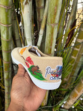 Load image into Gallery viewer, Tenis cremas con brillo de PR
