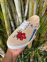 Load image into Gallery viewer, Tenis cremas con brillo de PR
