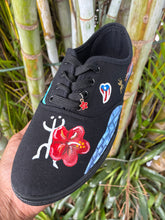 Load image into Gallery viewer, Tenis negras flamboyán PR
