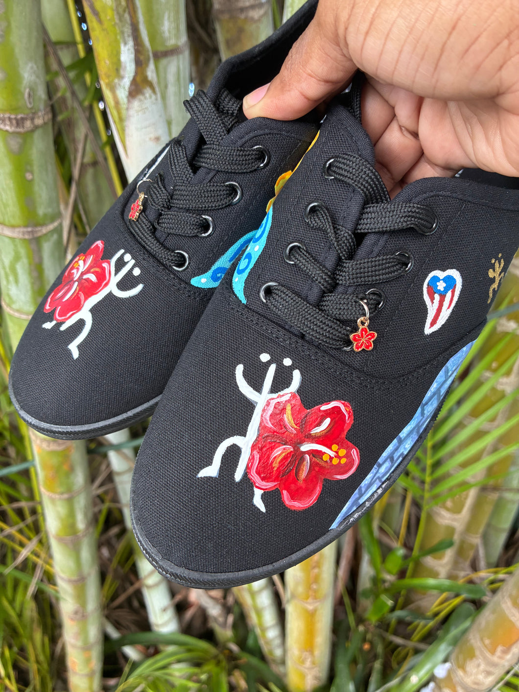 Tenis negras flamboyán PR