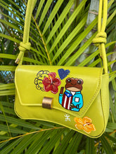 Load image into Gallery viewer, Cartera Verde Sapo Concho.
