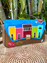 Load image into Gallery viewer, Cartera Casitas de San Juan Marron.
