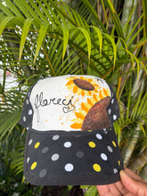Load image into Gallery viewer, Gorra Blanca Floreci.
