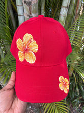 Load image into Gallery viewer, Gorra roja Maga Amarillas.
