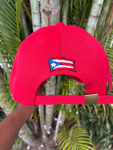Load image into Gallery viewer, Gorra roja Maga Amarillas.
