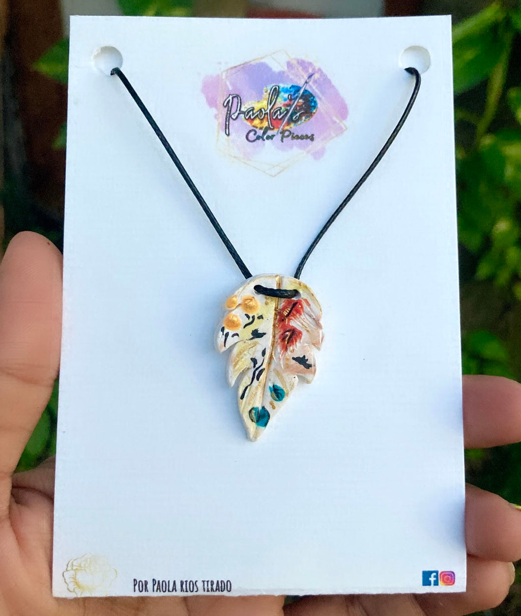 Leaf pattern necklace